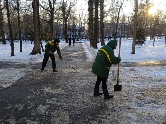 В Пензе продолжаются работы по уборке улиц