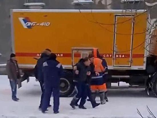 Нетрезвые новосибирцы затеяли потасовку с работниками аварийной службы