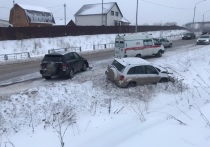 ДТП произошло 27 ноября в 14 часов 15 минут возле дома на улице Снежной, 44, в Томске: здесь лоб в лоб столкнулись два Toyota Rav4.