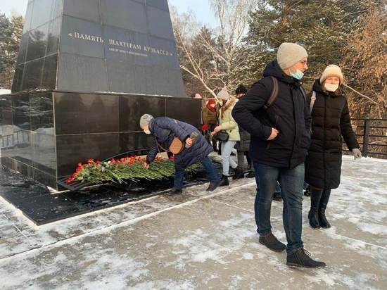 Стихийные мемориалы по погибшим на шахте «Листвяжная» были организованы в Москве