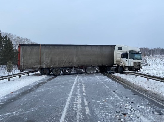 Водитель ВАЗ-2109 погиб в столкновении с грузовиком в Красноярском крае