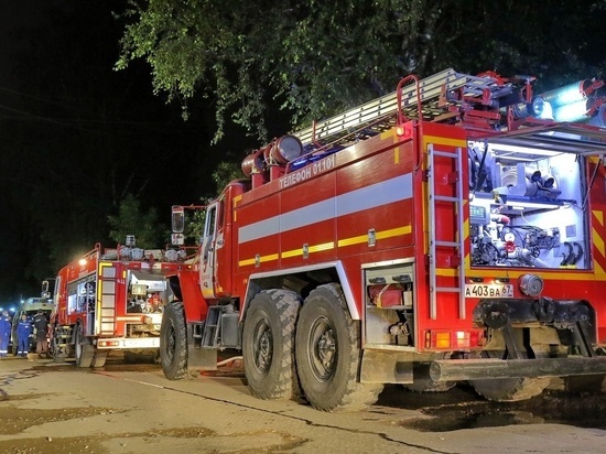 В Смоленске хулиганы подожгли дверь в подвал