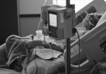 В ЮАР медики назвали возраст самых уязвимых людей перед новым штаммом коронавируса "Омикрон"