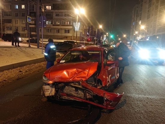 28-летняя девушка пострадала в ДТП с такси в центре Красноярска