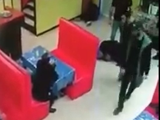  В Астрахани задержали еще двоих мужчин, которые избили девушек в кафе