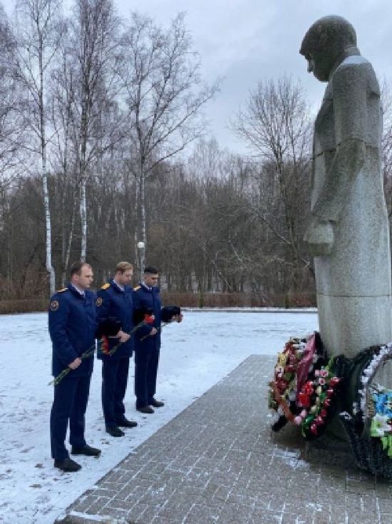 Смоленские следователи почтили память матерей войны
