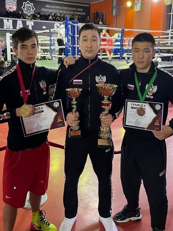 Боксеры из Калмыкии завоевали медали на турнире в Грозном