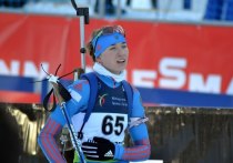 На старт первой гонки сезона, которая прошла в субботу, 27 ноября в шведском городе Эстерсунд, спортсменка опоздала: у нее возникли проблемы с лыжными креплениями; сегодня прошла спринтерская гонка, и вновь неудача - на этот раз у Светланы отказала винтовка