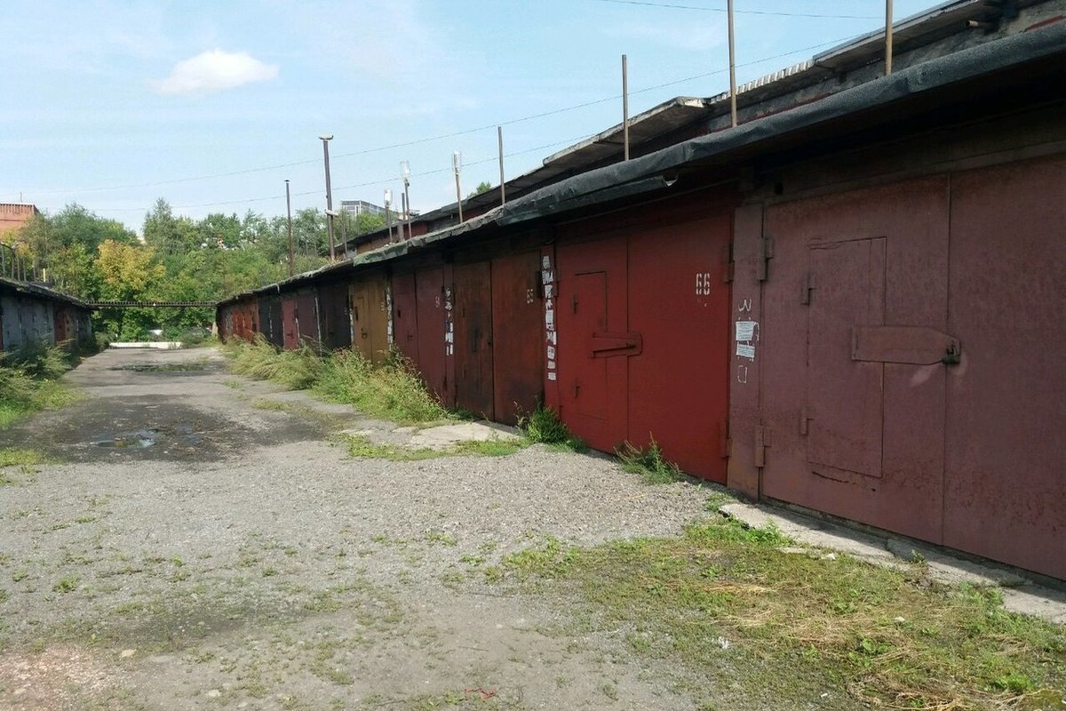 Гараж земли. Гараж в кооперативе. Гараж панорама. Гараж ГСК. Гараж в гаражном кооперативе.