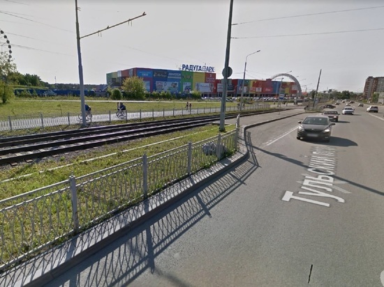 Женщина получила травмы от двери трамвая в Екатеринбурге