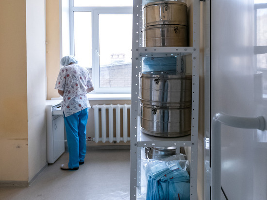 В Челябинске женщина выпала из окна больницы и погибла