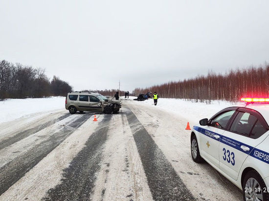 Таксист с пассажиром погибли на трассе в Кемеровской области