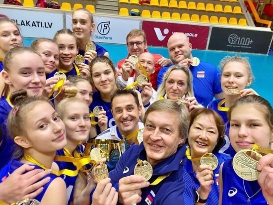 Сборная России с хакасской спортсменкой в составе выиграла турнир по волейболу