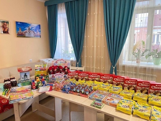 Активистки женского движения Кызыла собрали подарки для Дома ребенка