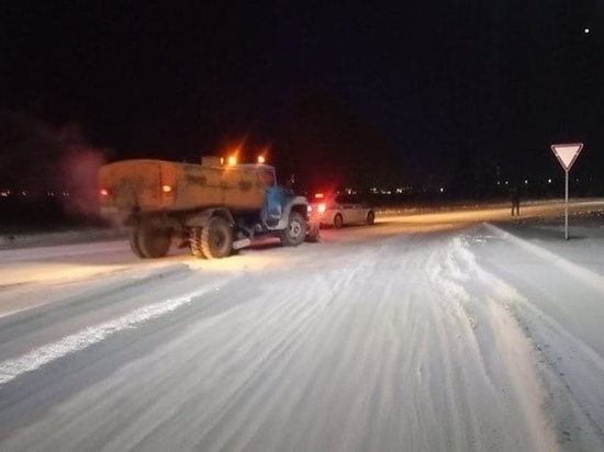 В Кызыле очистка снега ведется на сложных участках