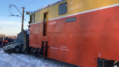 На Алтае поезд тащил машину 300 метров: в авто погибли трое школьников