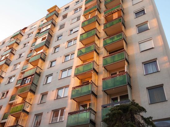 Житель Калининграда выпал с восьмого этажа вслед за дочерью
