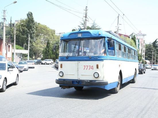 Шторм прервал троллейбусное сообщение Симферополя с Южным берегом Крыма