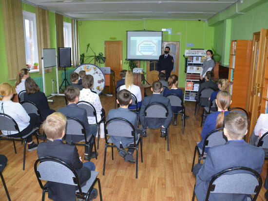 В Смоленске полицейские поговорили со школьниками о вредных привычках