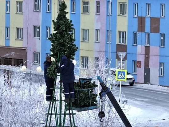 Главную новогоднюю ёлку установили в столице Чукотки