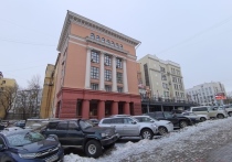 На главной улице Хабаровска, постепенно угасая, прячется дом с 88-летней историей