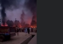 В пакистанском городе толпа сожгла отделение полиции