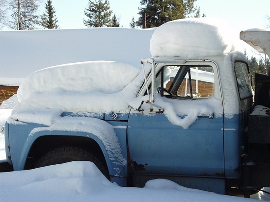 Кузбасская УК заплатила немалые деньги за поврежденный снегом грузовик