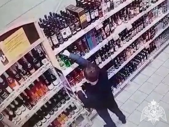 Кемеровчанин попался на повторной попытке украсть из магазина дорогой алкоголь