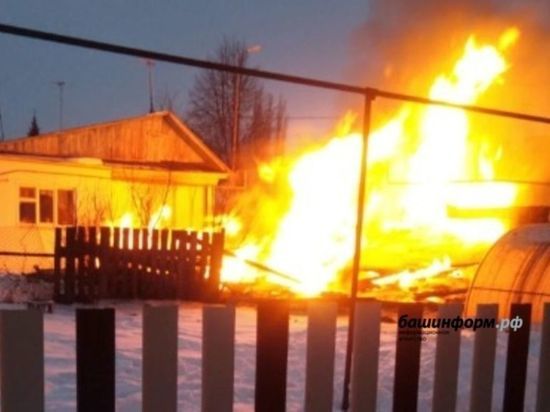 При пожаре в гараже житель Башкирии получил ожоги