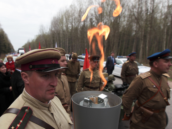 Полиция нашла первоклассника, который снегом и ногами потушил Вечный огонь на Якорной площади в Кронштадте