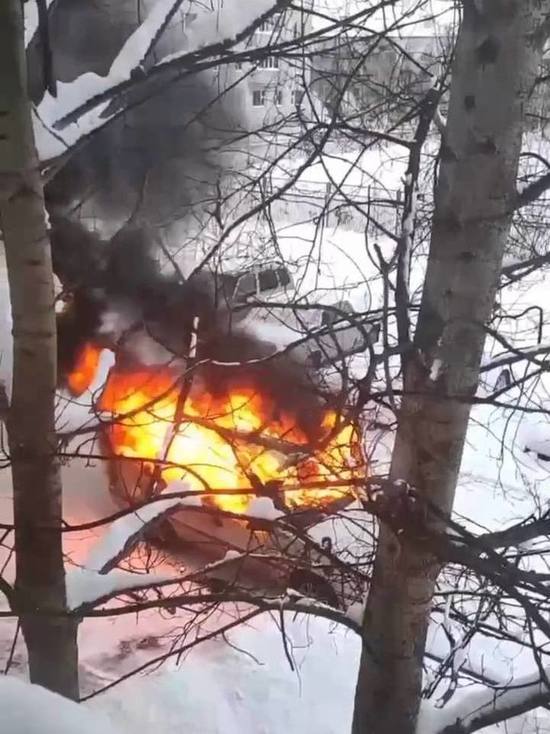 Легковая машина сгорела в Ноябрьске