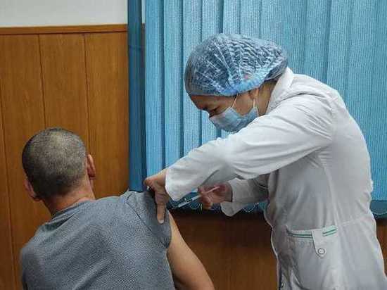 Мэр Бишкека призвал городские службы получить вакцину от Covid-19