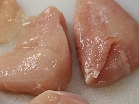 В Омске ветеринарная лаборатория нашла антибиотики в мясе цыпленка-бройлера