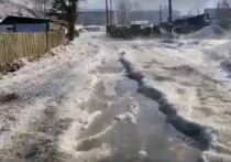 Пользователь соцсетей показал затопленную грунтовыми водами улицу в поселке городского типа Кокуй