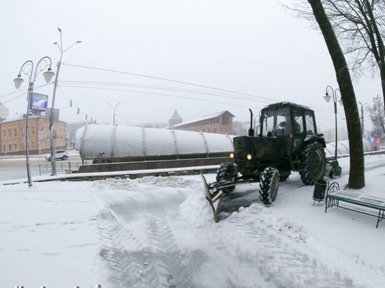 Смоленские коммунальщики ведут борьбу с последствиями циклона «Бенедикт»