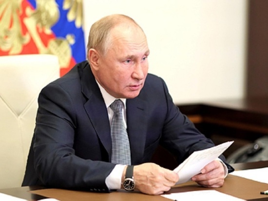 Владимир Путин высказался за новый план борьбы с коронавирусом, в которую вмешался новый штамм