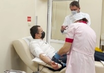 Губернатор Белгородской области Вячеслав Гладков посетил Центр крови Белгородской области 30 ноября