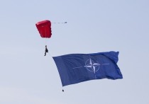 Столтенберг призвал различать защиту членов НАТО и помощь Украине
