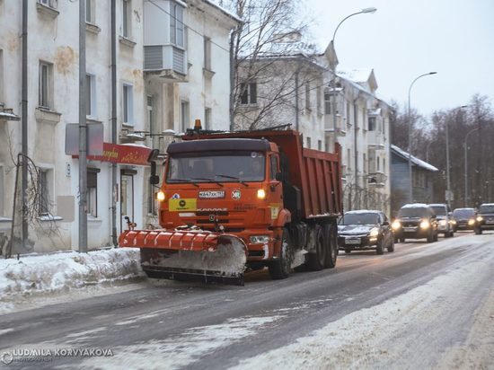 Снег и ветер: власти Карелии напоминают телефоны дорожных диспетчерских служб