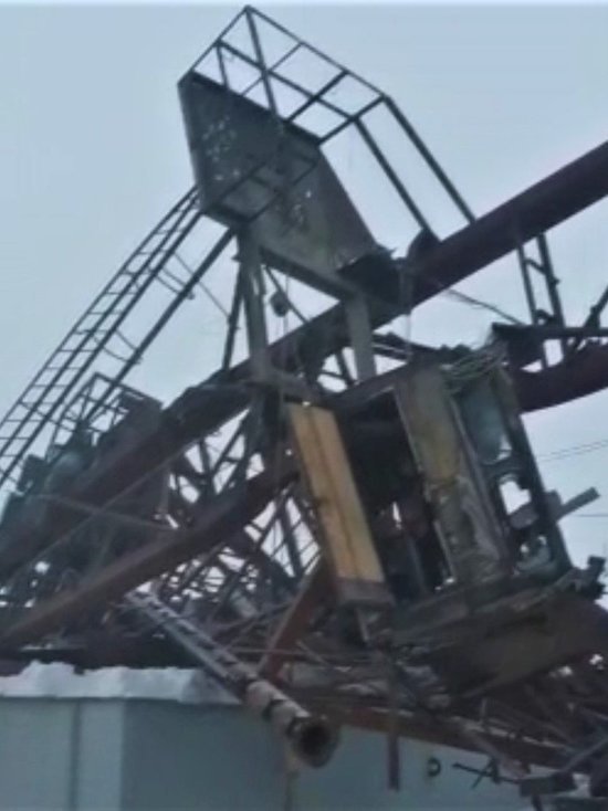 Кран рухнул на стройке ГЭС в Магаданской области: рабочий в больнице