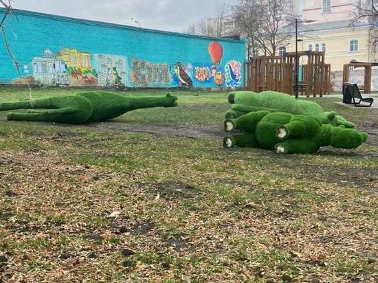 В Курске топиарные фигуры в парке Дзержинского не пережили ураганный ветер