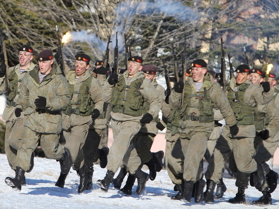 Более 10 тысяч военных совершили марши на южные полигоны для участиях в зимних учениях