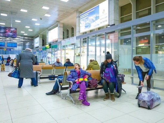 В аэропорту Челябинска коллапс из-за ЧП с самолетом, нелетной погоды и сообщения о минировании