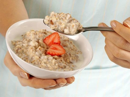 Овсянка на завтрак: как сделать кашу вкусной и полезной