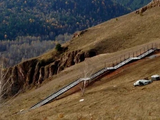 Самая длинная лестница в России открылась на Торгашинском хребте в Красноярске