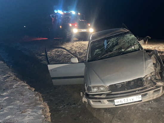 Двое забайкальцев погибли, одного зажало в перевернутой Toyota после ДТП