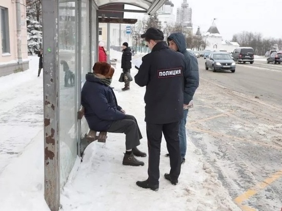 На псковской остановке на площади Ленина скончался мужчина