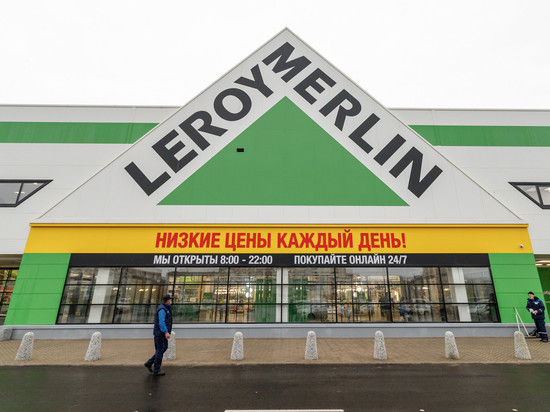 Посетителей псковского гипермаркета эвакуировали из-за короткого замыкания