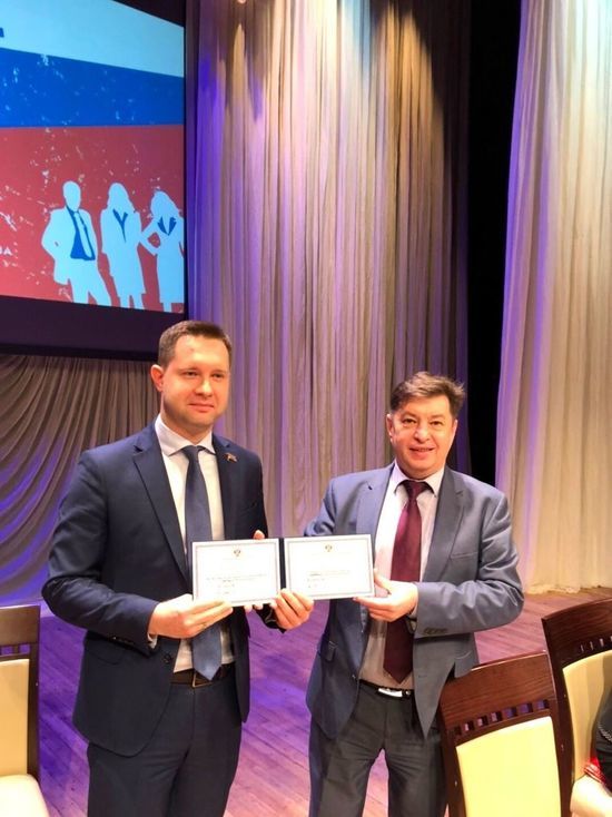 Депутату Илье Шакалову вручили диплом члена-корреспондента Российской муниципальной академии