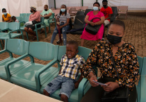 Число суточных заражений коронавирусом в ЮАР, ставшей источником распространения штамма «Омикрон», за минувшие сутки увеличилось вдвое – с 2273 до 4373